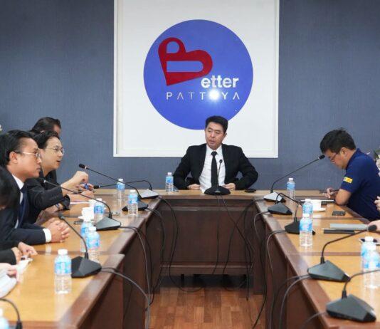 Pattaya en het Thammasat Instituut bespreken academische samenwerking op het gebied van lokaal bestuur en sociale ontwikkeling.