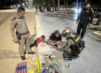 Pattaya Officers Detain Man on Pattaya Beach After Tourist Harassment Complaint; Drugs and Knife Seized