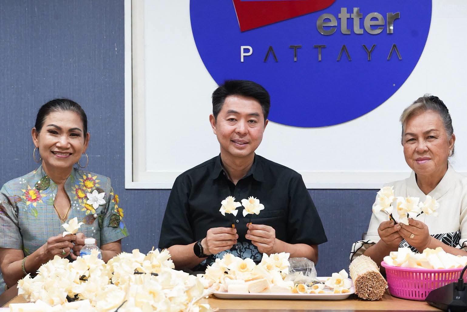 Pattaya Mayor Joins Women’s Group in Making Sandalwood Flowers for Her Royal Majesty Queen Sirikit’s Royal Cremation FB_IMG_1789006975391
