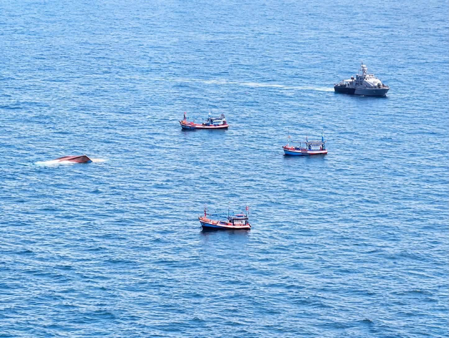 Fishing Boat Sinks Off Sattahip; 15 People Rescued, 3 Dead, 4 Missing FB_IMG_1790061341314