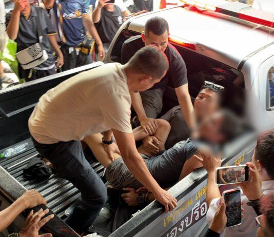 一名吸食冰毒的男子在芭堤雅附近持刀威胁玩具店店员后被捕