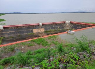 Zbiorniki wschodnie, w tym Chonburi, przekraczają swoją pojemność, ponieważ urzędnicy ds. nawadniania nakazują szybsze odwodnienie przed spodziewanymi opadami deszczu