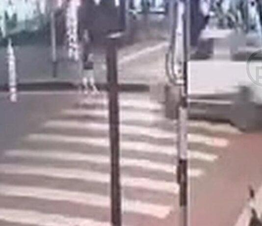 Dos turistas alemanes mueren atropellados en un cruce peatonal de Khao Lak; el conductor se da a la fuga.