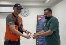 Indian Tourist Rewards Honest Pattaya Motorcycle Taxi Driver who Returned Wallet with 16,000 Baht