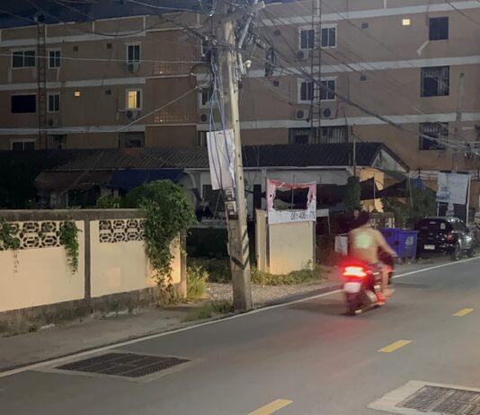 Pattaya Motorcycle Taxi Driver Says Sedan Driver Followed Him and Raised a Gun-Like Object