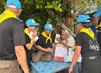 Three Chonburi Police Stations Join Forces to Deliver Flood Relief in Phan Thong