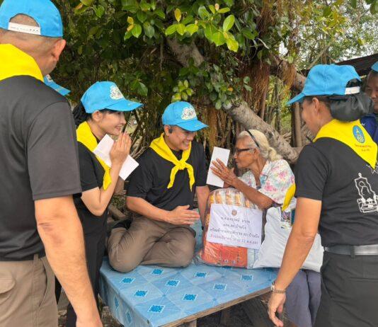 Three Chonburi Police Stations Join Forces to Deliver Flood Relief in Phan Thong