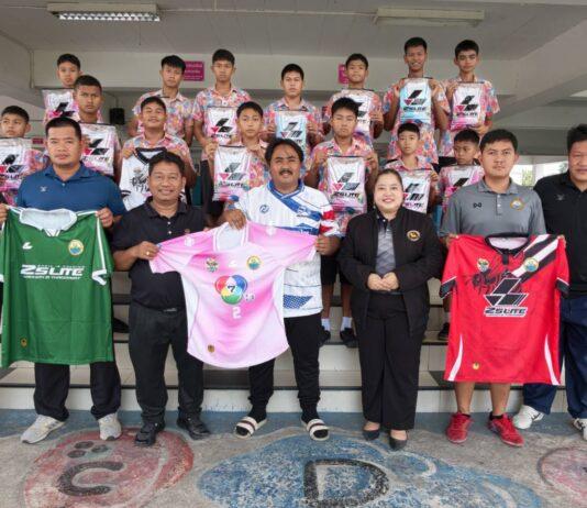 Sportswear Company Donates Football Kits to Nongprue Municipal Kindergarten, While Local Councillor Provides Drinking Water for Athletes