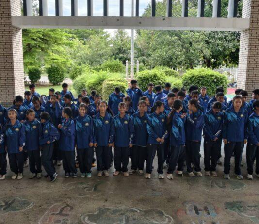 Nong Prue Mayor Sends Off Student Athletes to Eastern Regional Sports Games, Donates 10,000 Baht