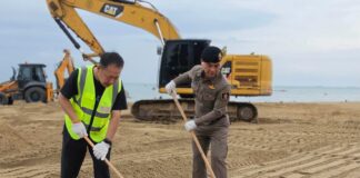 Pattaya Police and Chonburi Governor Lead Big Cleaning Day to Restore Beachfront After Floods