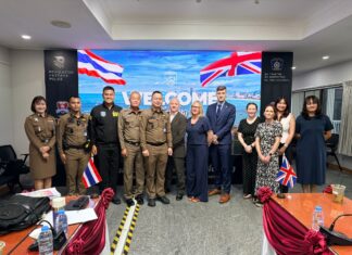 La policía de Pattaya informa a la embajada británica sobre la seguridad turística tras las conversaciones mantenidas en el ayuntamiento sobre accidentes y cannabis.