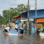 Pattaya Tourist Police Take Food, Water, and Drones into Flooded Bang Khla to Help Flood Victims FB_IMG_1791708642238