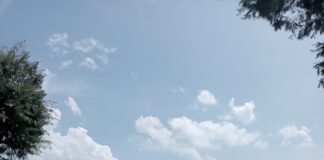 Tailandia está considerando un nuevo impuesto de salida de 1000 baht cada vez que un viajero salga por vía aérea.