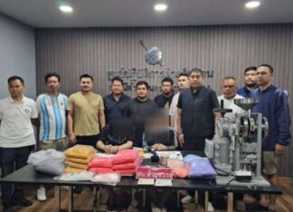 Un informante que dio un mototaxista en Bangkok llevó a la policía a incautar ketamina destinada a ser entregada en Pattaya; dos hombres vietnamitas fueron arrestados.
