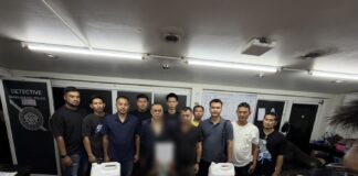 La policía de Chonburi incauta 2,800 cápsulas de vapeo de ketamina, un arma y metanfetamina en una redada en Sri Racha tras una persecución automovilística.