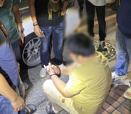 Narkotikamistenkt angriper bensinstasjon i Pattaya etter å ha flyktet fra politiet, unnslipper politiets veisperring, arrestert etter at dekk ble skutt ut, tatt med 20 gram metamfetamin