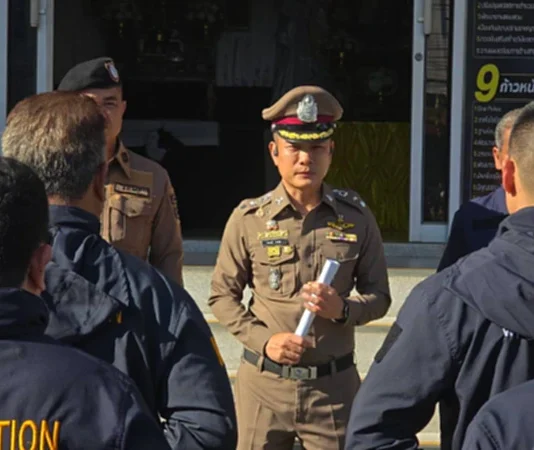 Ban Bueng Police Raid Chonburi Metal Company for Suspected Nominee Violations, Arrest Wanted Chinese Man on Open Warrant